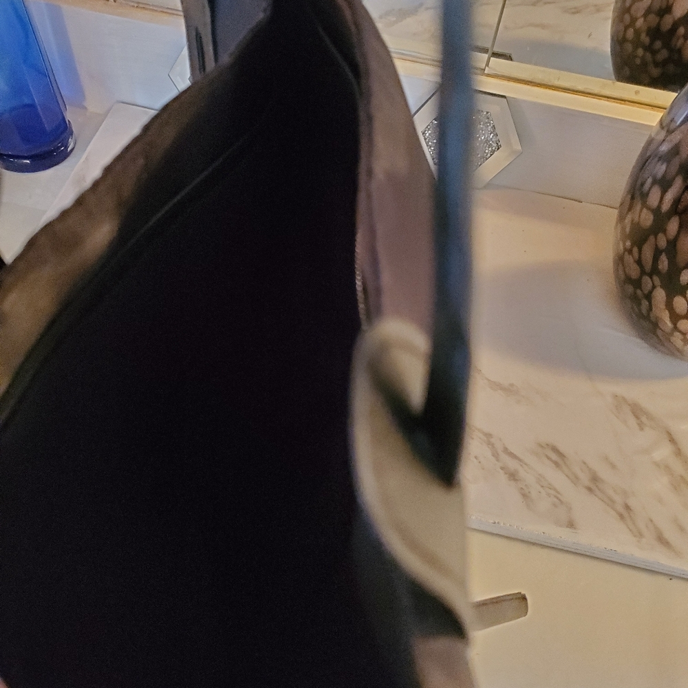 Black,fully Lined Tote - Picture 7 of 8
